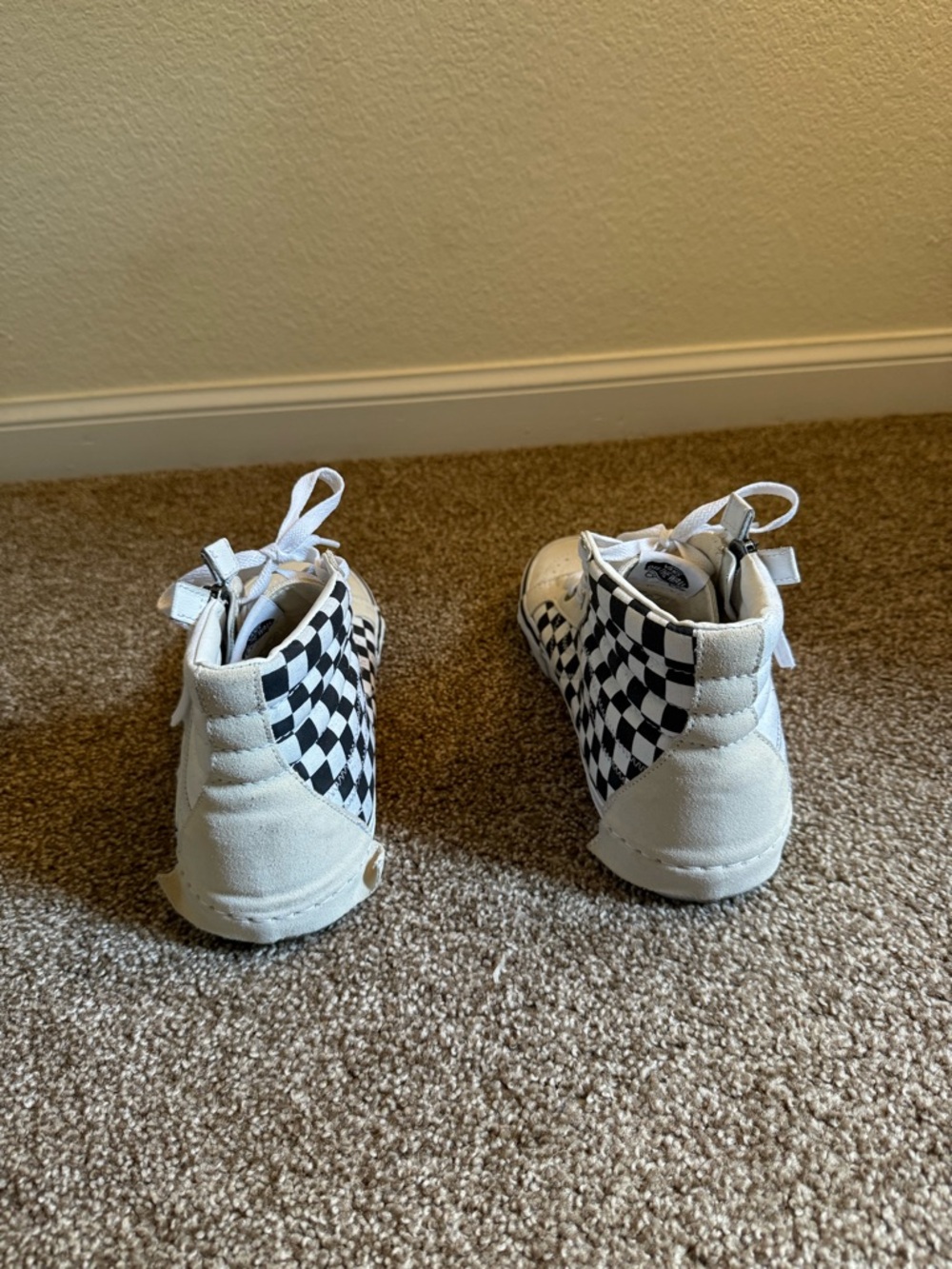 Vans Sk8 Hi Checkerboard Cap LX Shoes | White / Cream / Black | US 10M - Picture 2 of 5